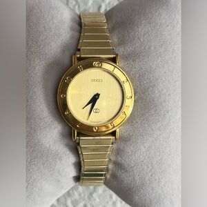 Gucci 3000L/770 cream gold dial ladies watch.